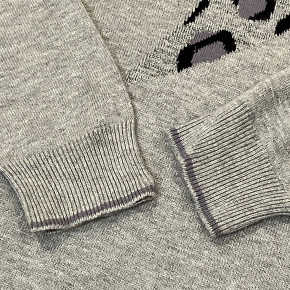 Renuar (Montreal) women’s size small Gray Knit Top with star - Picture 4 of 14